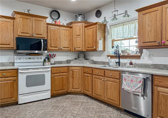 5th image of 1090 Cr 401, Berryville, AR 72616 | MLS# 1345641