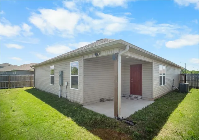 Photo 20 of Sale Pending at 829 S Katlyn Dr, Siloam Springs, AR 72761 | MLS# 1346859 | Listing updated on 2026-05-12