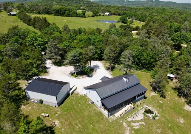 3rd image of 865 County Road 212, Eureka Springs, AR 72631 | MLS# 1346879