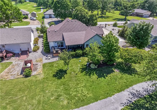 Homes for sale in Holiday Island, AR | 37 Holiday Island Dr, Holiday Island, AR 72631 | MLS# 1346981