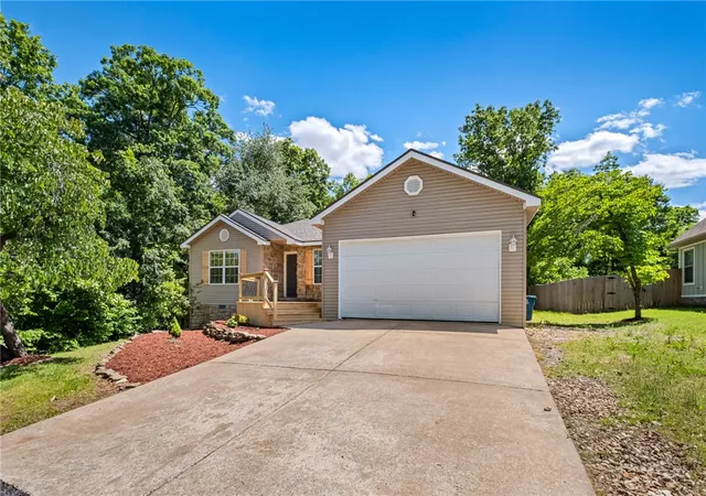 3rd image of 4 Kirkoswald Ln, Bella Vista, AR 72715 | MLS# 1345459