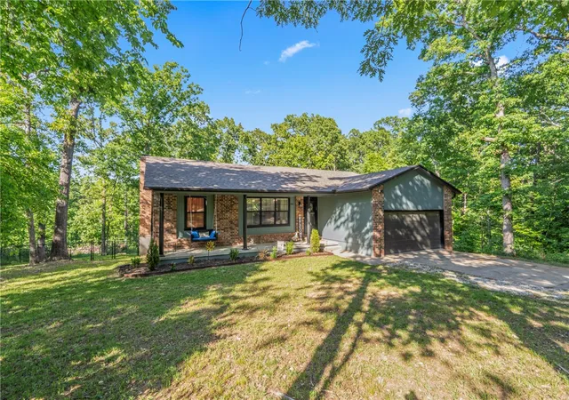 2nd image of 104 Ne Red Fox Rd, Gravette, AR 72736 | MLS# 1346915