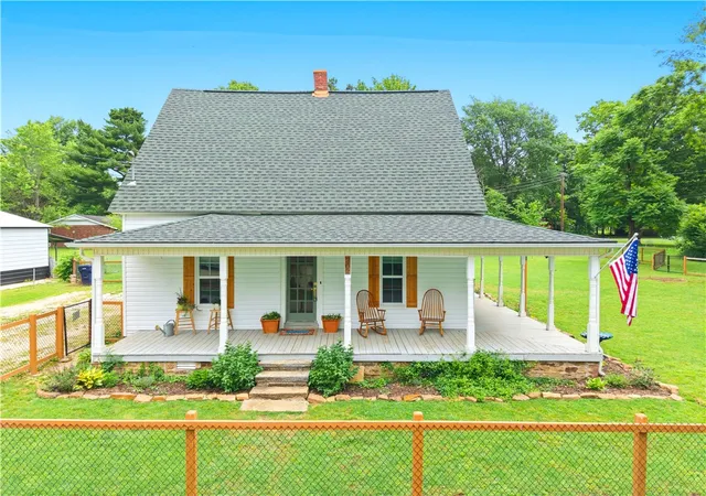 1st image of 202 W Graham St, Prairie Grove, AR 72753 | MLS# 1347141