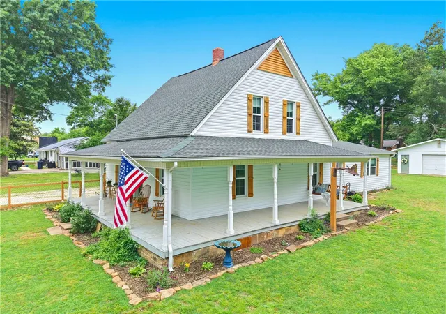 2nd image of 202 W Graham St, Prairie Grove, AR 72753 | MLS# 1347141