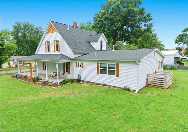 4th image of 202 W Graham St, Prairie Grove, AR 72753 | MLS# 1347141