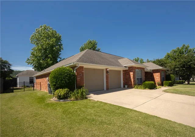 2nd image of 2103 W 8th St, Russellville, AR 72801 | MLS# 1347066