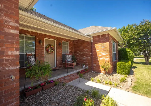 Photo 3 of Sale Pending at 2103 W 8th Street, Russellville, AR 72801 | MLS# 1347066 | Listing updated on 2026-08-26