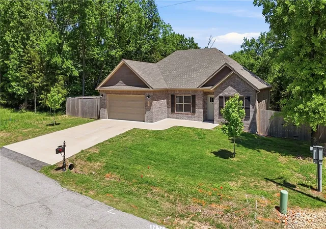 2nd image of 17 Holcombe Ln, Bella Vista, AR 72714 | MLS# 1347223