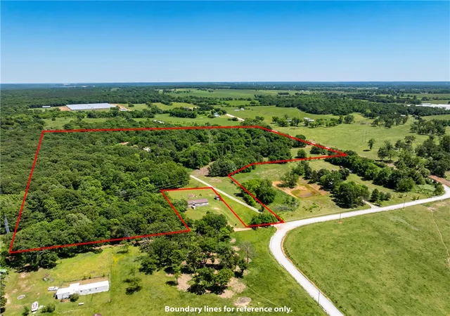 Homes for sale in Gravette, AR | 22212 W Big Springs Rd, Gravette, AR 72736 | MLS# 1347029