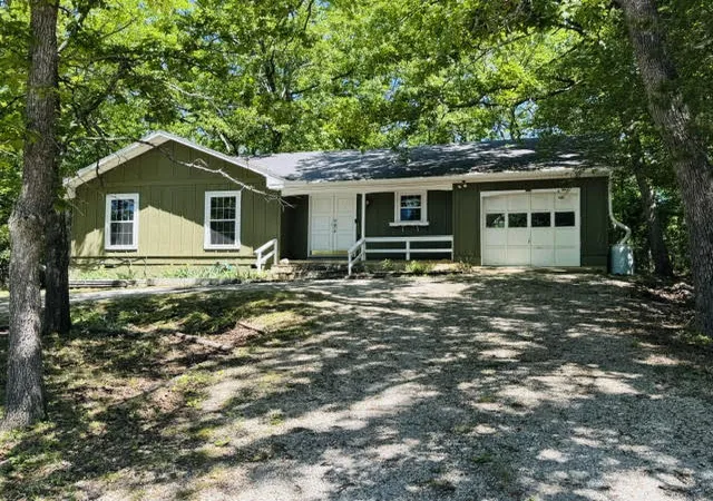 2nd image of 19 Walnut Ave, Holiday Island, AR 72631 | MLS# 1347261