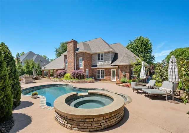 1st image of 3 S Sherwood Dr, Rogers, AR 72758 | MLS# 1346900