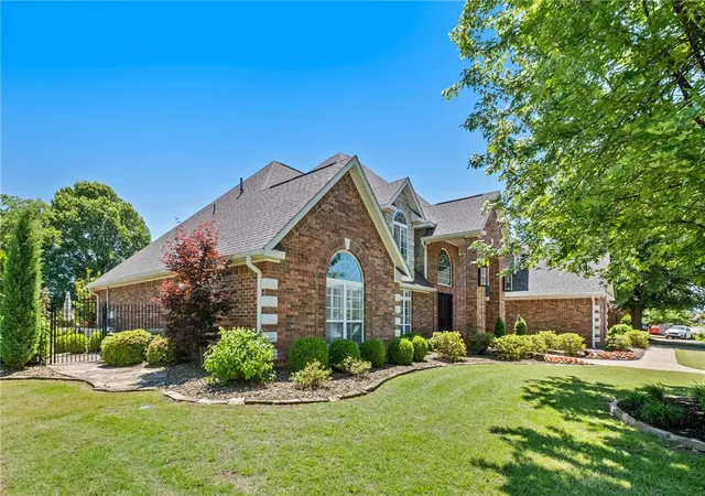 3rd image of 3 S Sherwood Dr, Rogers, AR 72758 | MLS# 1346900