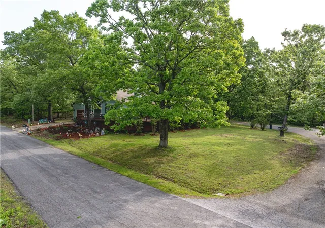 Photo 3 of Single family home for sale at 9 Aberdeen Ln, Bella Vista, AR 72715 | MLS# 1347410 | Listing updated on 2026-05-29