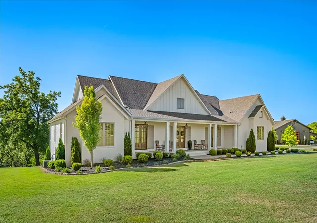Homes for sale in Bentonville, AR | 11964 Long Acres Dr, Bentonville, AR 72713 | MLS# 1347373