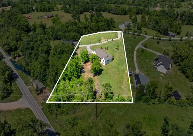Homes for sale in Bentonville, AR | 11964 Long Acres Dr, Bentonville, AR 72713 | MLS# 1347373