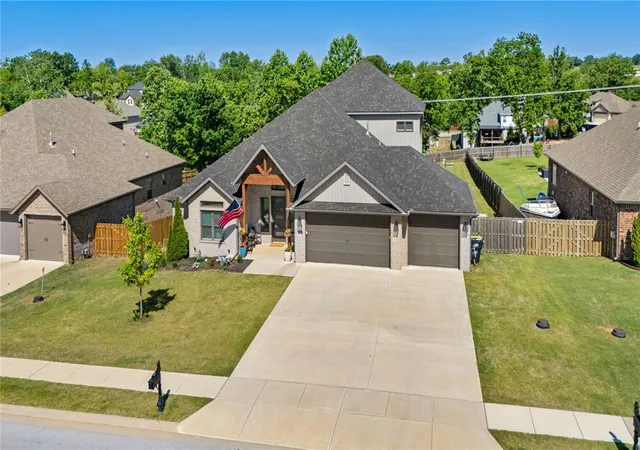 Homes for sale in Elm Springs, AR | 702 E Valley Ln, Elm Springs, AR 72762 | MLS# 1347327