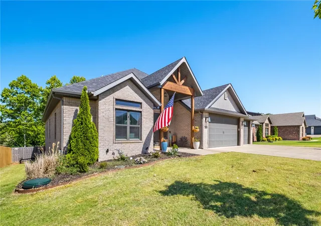 Homes for sale in Elm Springs, AR | 702 E Valley Ln, Elm Springs, AR 72762 | MLS# 1347327
