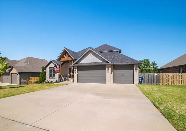 Homes for sale in Elm Springs, AR | 702 E Valley Ln, Elm Springs, AR 72762 | MLS# 1347327