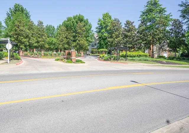 Homes for sale in Fayetteville, AR | 4261 Ne Meadow Creek Cir #306, Fayetteville, AR 72703 | MLS# 1347190