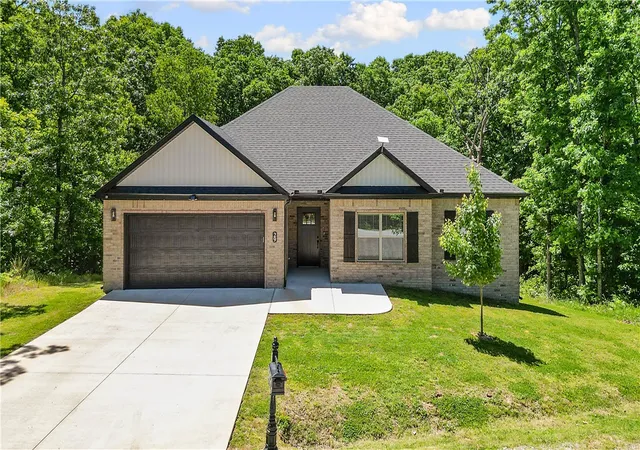 1st image of 29 Chatham Dr, Bella Vista, AR 72714 | MLS# 1345063