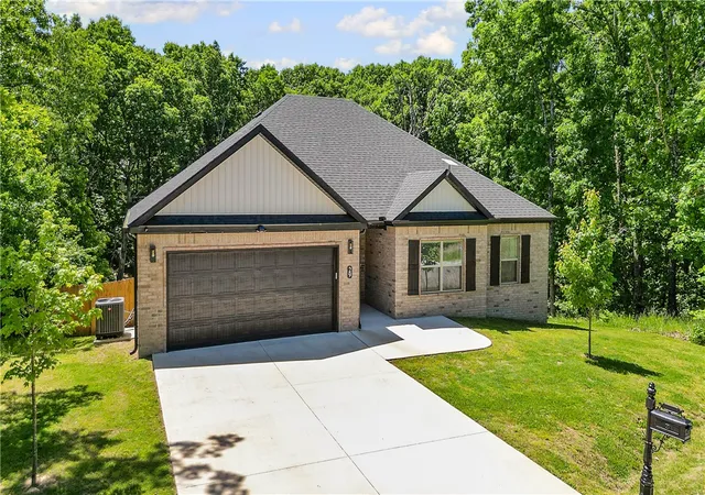 2nd image of 29 Chatham Dr, Bella Vista, AR 72714 | MLS# 1345063