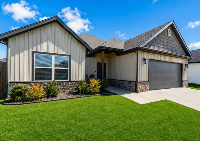 1st image of 1010 Sunshine Ct, Centerton, AR 72719 | MLS# 1347530