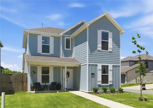 1st image of 233 S Harrogate Ln, Fayetteville, AR 72704 | MLS# 1345418