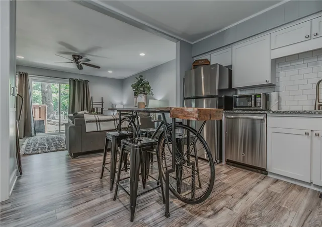 1st image of 20 Britten Cir, Bella Vista, AR 72715 | MLS# 1347068