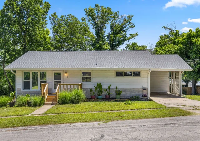 1st image of 218 N 4th St, Branson, MO 65616 | MLS# 1346980