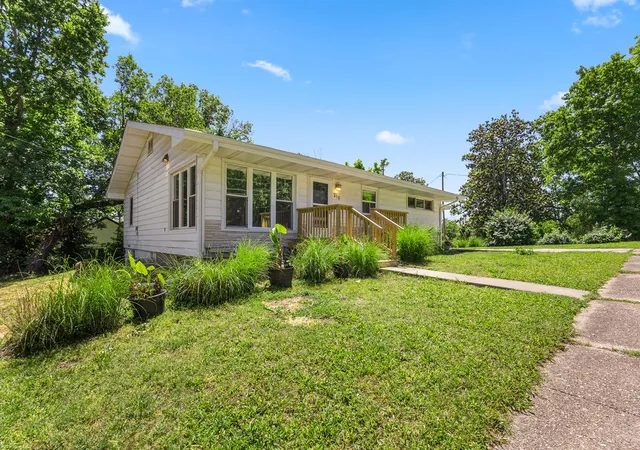 32nd image of 218 N 4th St, Branson, MO 65616 | MLS# 1346980