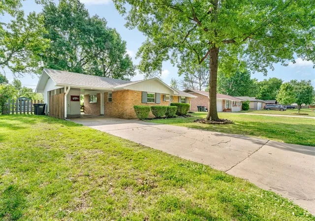 2nd image of 510 Elmdale Dr, Springdale, AR 72762 | MLS# 1347653