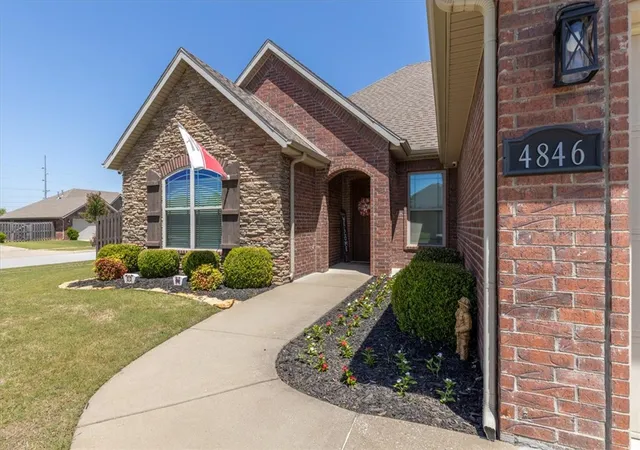2nd image of 4846 W Wales Dr, Fayetteville, AR 72704 | MLS# 1347655