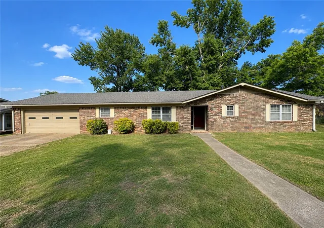 Homes for sale in Clarksville, AR | 202 Meadow Pl, Clarksville, AR 72830 | MLS# 1347695