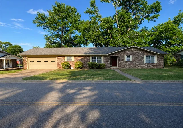 Homes for sale in Clarksville, AR | 202 Meadow Pl, Clarksville, AR 72830 | MLS# 1347695