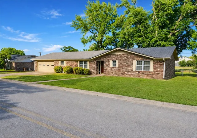 Homes for sale in Clarksville, AR | 202 Meadow Pl, Clarksville, AR 72830 | MLS# 1347695