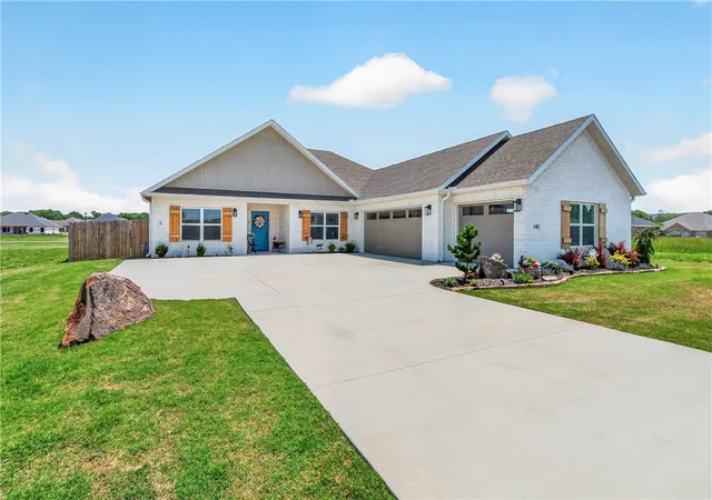 Homes for sale in Farmington, AR | 142 N Box Turtle Ave, Farmington, AR 72730 | MLS# 1347562