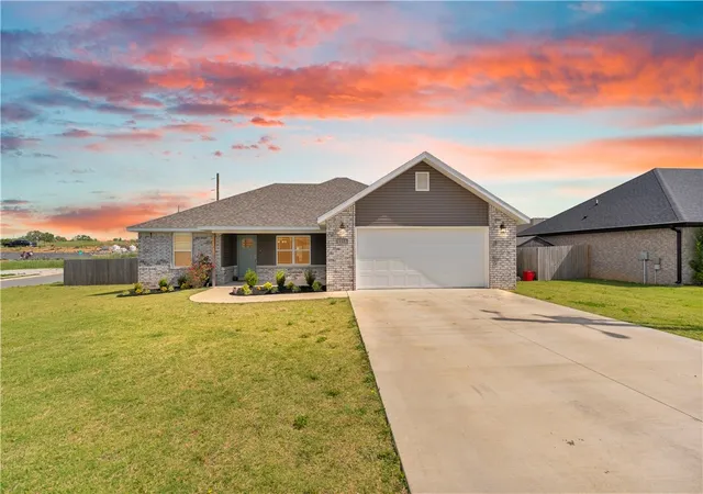 Homes for sale in Huntsville, AR | 118 Brooke St, Huntsville, AR 72740 | MLS# 1347710