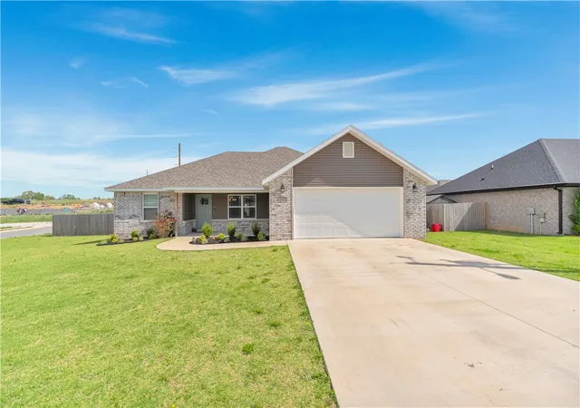 Homes for sale in Huntsville, AR | 118 Brooke St, Huntsville, AR 72740 | MLS# 1347710