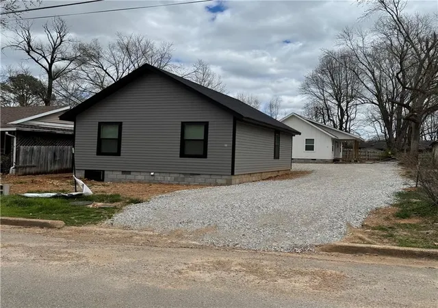 2nd image of 311 Douglas St, Berryville, AR 72616 | MLS# 1347371