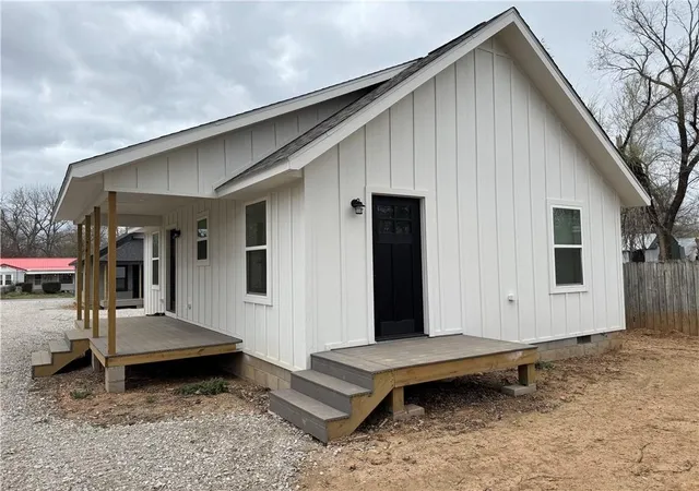 3rd image of 313 Douglas St, Berryville, AR 72616 | MLS# 1347374