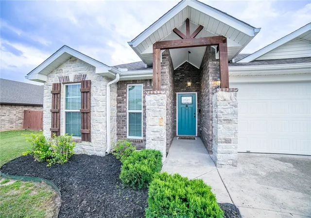 Homes for sale in Bentonville, AR | 824 Nw 64th Ave, Bentonville, AR 72713 | MLS# 1347777