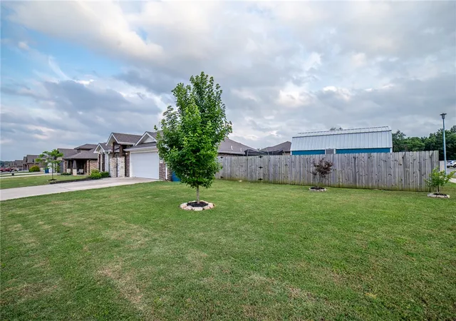 Homes for sale in Bentonville, AR | 824 Nw 64th Ave, Bentonville, AR 72713 | MLS# 1347777