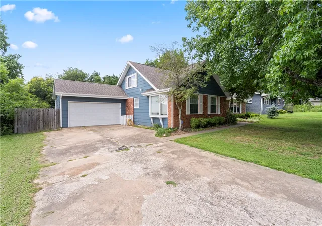 2nd image of 1847 E Wheeler Ave, Fayetteville, AR 72703 | MLS# 1347993
