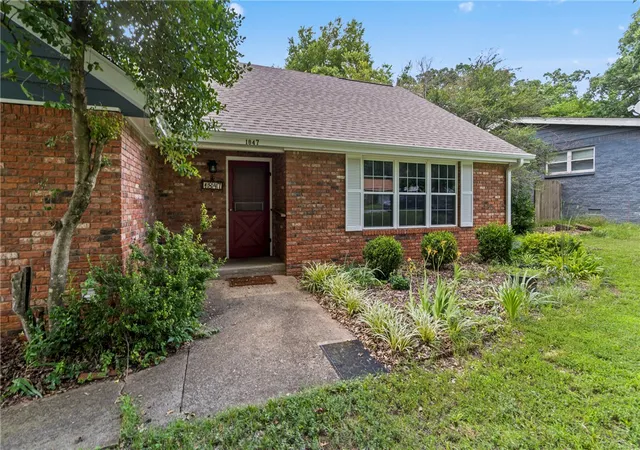 3rd image of 1847 E Wheeler Ave, Fayetteville, AR 72703 | MLS# 1347993
