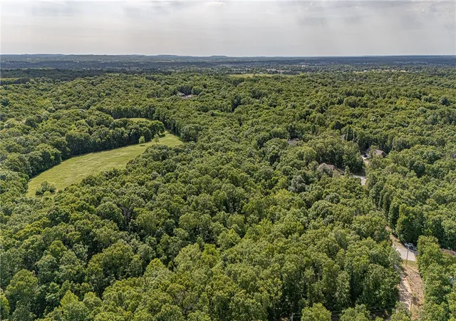 2nd image of 26 Rochester Dr, Bella Vista, AR 72714 | MLS# 1348007