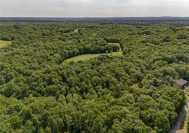 3rd image of 26 Rochester Dr, Bella Vista, AR 72714 | MLS# 1348007