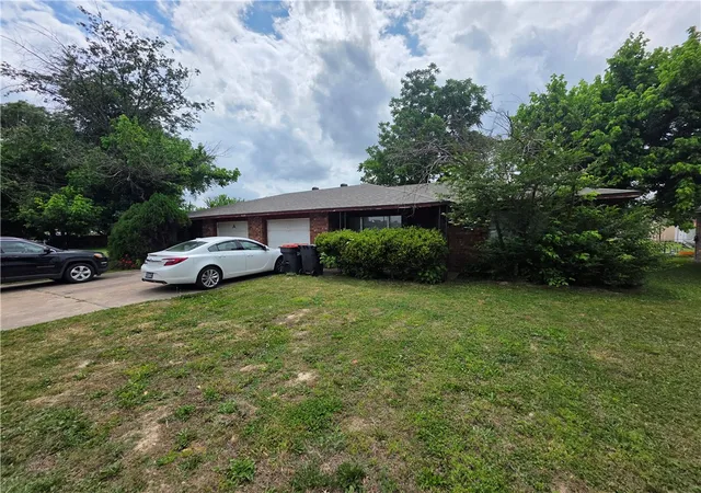 2nd image of 600 Jill Cir #A & B, Springdale, AR 72762 | MLS# 1348155