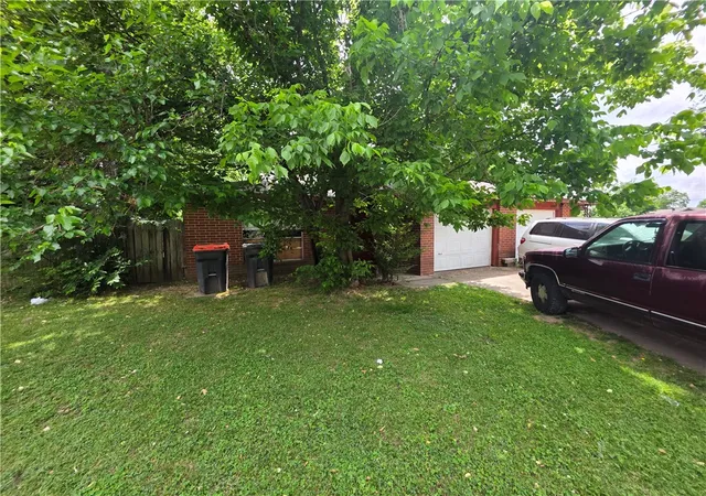 2nd image of 2507 Jill Cir #A & B, Springdale, AR 72762 | MLS# 1348165