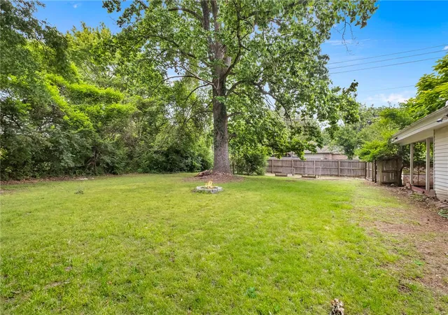 Homes for sale in Fayetteville, AR | 2110 W Holly St, Fayetteville, AR 72703 | MLS# 1348089