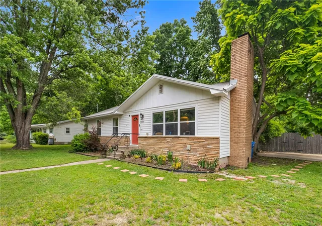 Homes for sale in Fayetteville, AR | 2110 W Holly St, Fayetteville, AR 72703 | MLS# 1348089